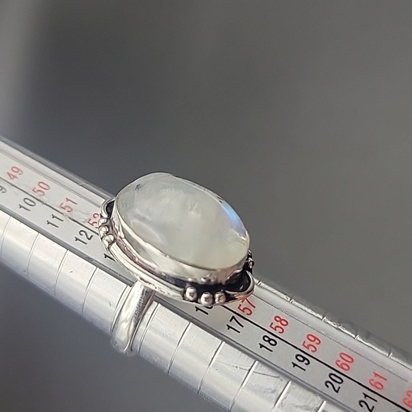16060 Elegant 925 Silver Plate Rainbow Moonstone Blue Flash Oval Size 7 Ring - Picture 10 of 12
